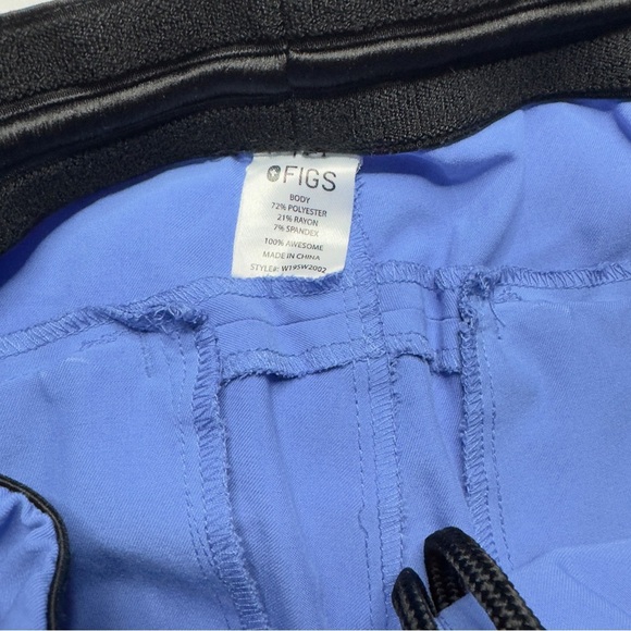 FIGS Lima Jogger Scrub Pants in CEIL BLUE
Used once. - Picture 3 of 10